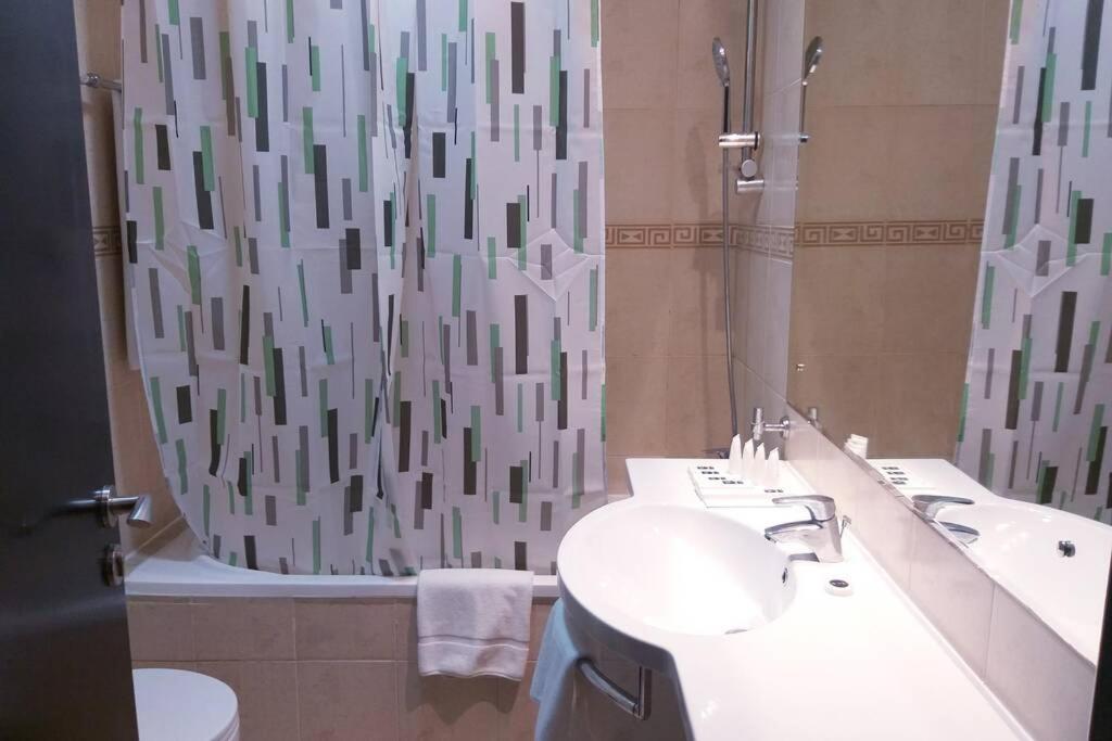 Lovely 1-Bedroom Apartment In The Heart Of Dubai Marina Exterior foto